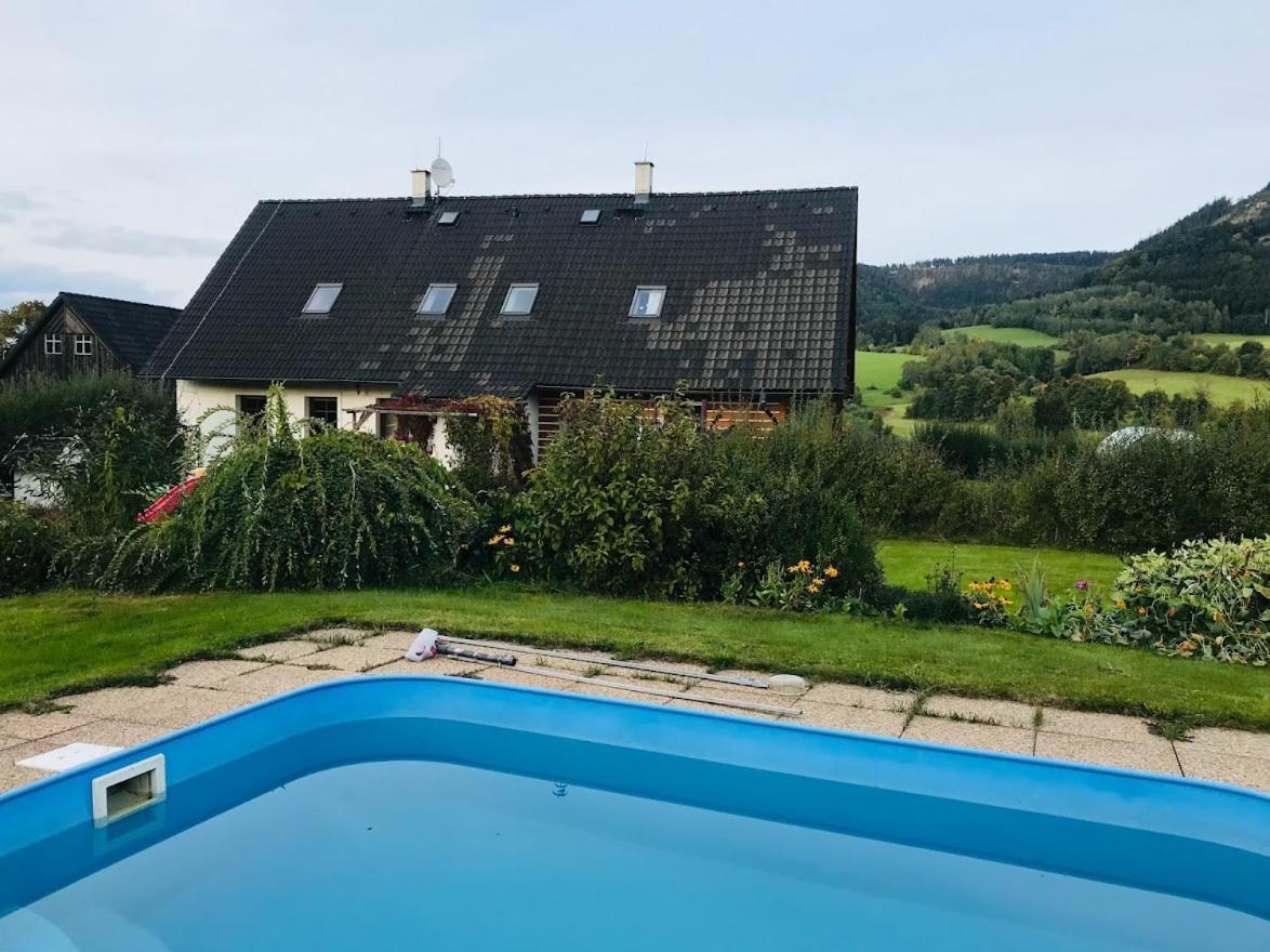 Apartman V Chaloupce Na Vrsku Bernsdorf Екстериор снимка
